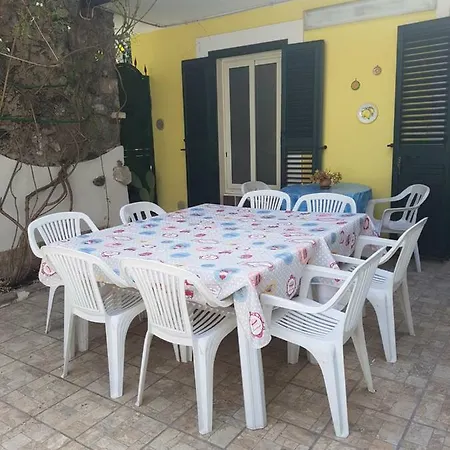 A Due Passi Dal Mare *