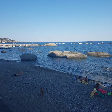 A Due Passi Dal Mare